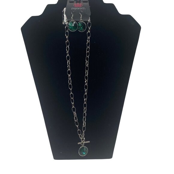 Paparazzi Jewelry Necklace & Earrings Set She Sparkles On Green Crystal - Picture 1 of 12